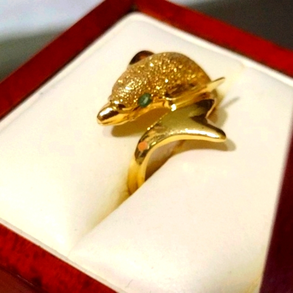 15K 🐬 Dolphin Ring Emerald Eyes 14K PlUMB Such fine Gold 🪙 3.76gms. Size 7 - Picture 3 of 7